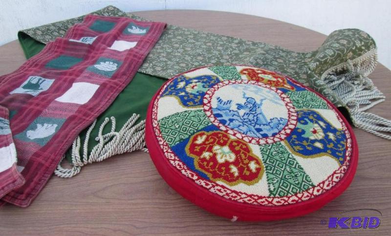 lot 132 image: 2 Table runners and a hand stitched round pil...