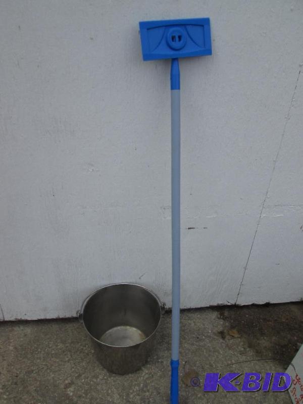 lot 18 image: Stainless steel pail and a velcro grip cleani...