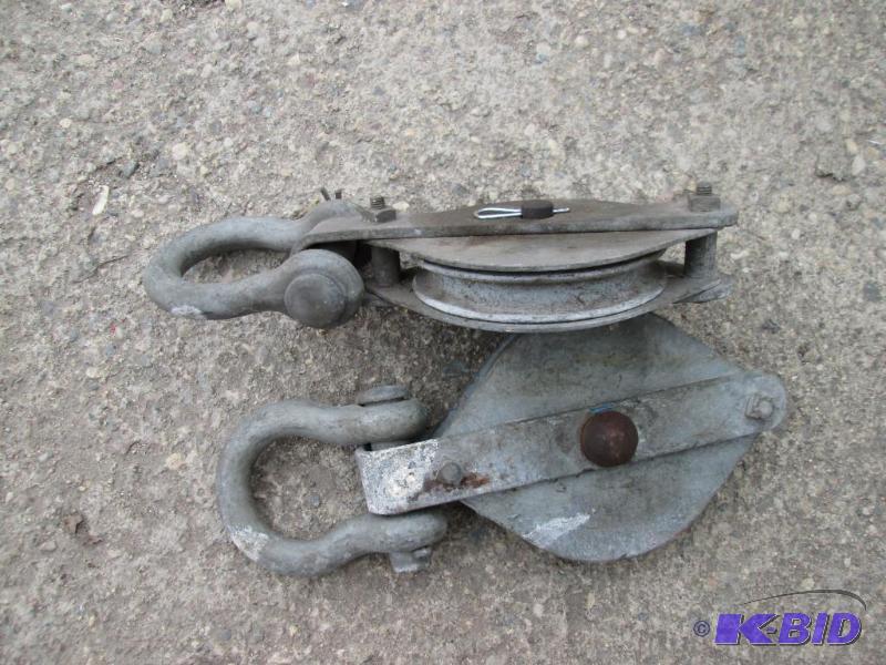 lot 22 image: 2 pulleys, measure 15 inches the long way end...