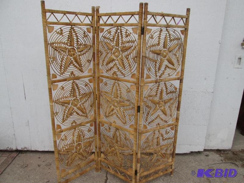 lot 24 image: 3 panel divider, each section measures 20 x 6...