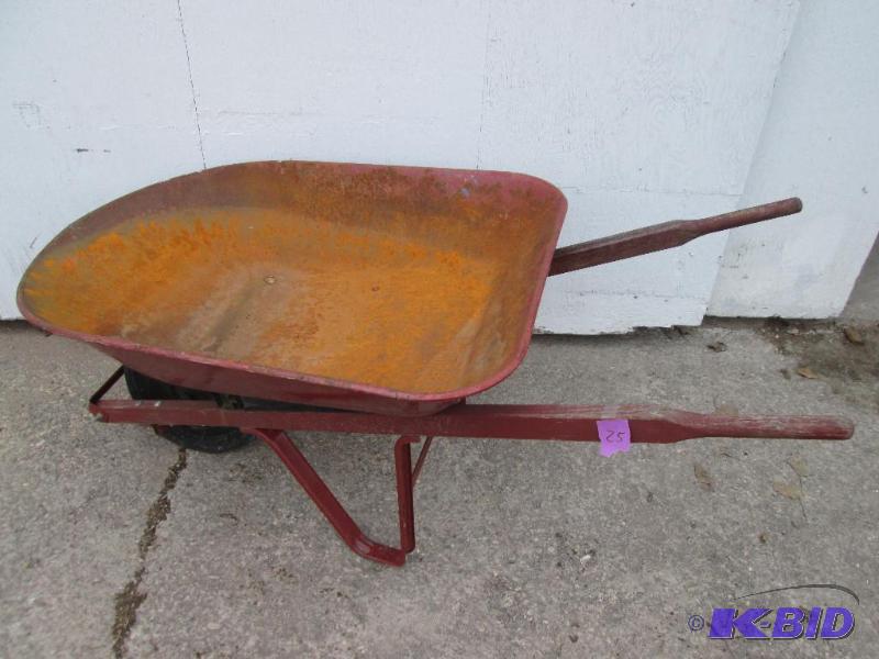 lot 25 image: True Temper Wheelbarrow...