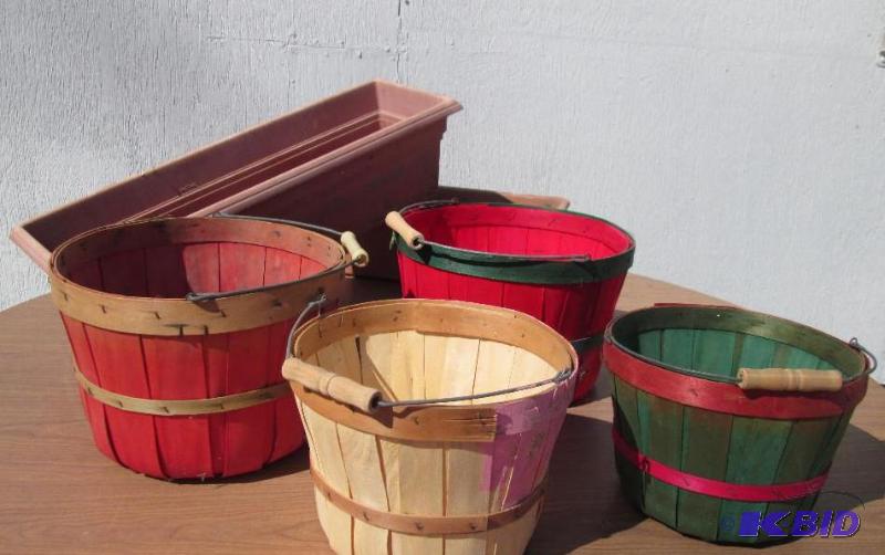 lot 49 image: Lot of wood baskets with handles and 2 plante...