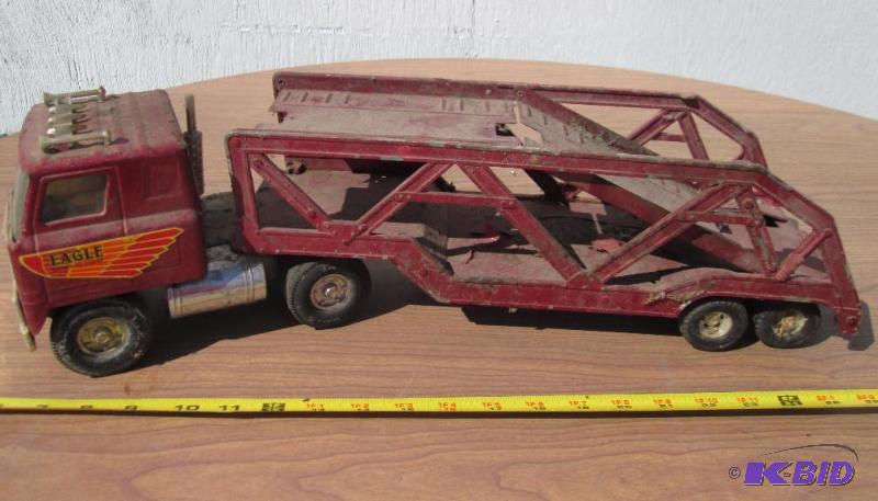 lot 60 image: Vintage toy truck...