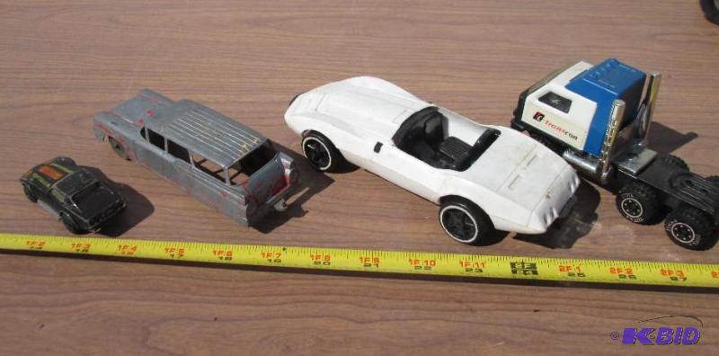 lot 62 image: Assorted vintage vehicles...