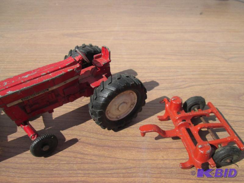 lot 67 image: Vintage toy tractor replica...
