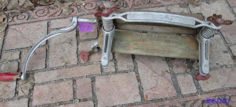 lot 7 image: Vintage crank roller dryer...