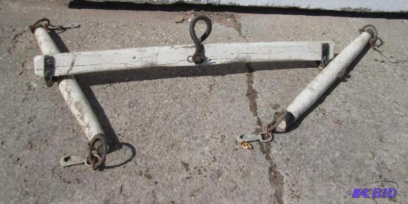 lot 71 image: White horse evener...