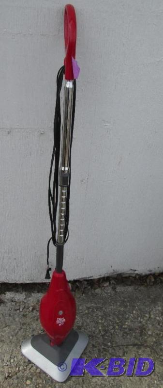 lot 9 image: Dirt Devil steam vac...