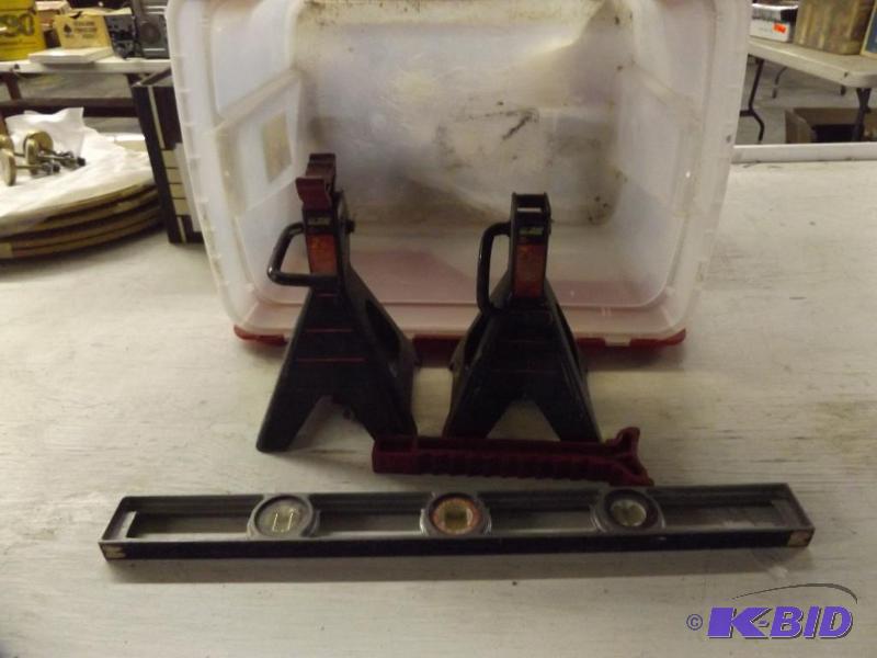 Jack stands, 2 foot level and storage tote...