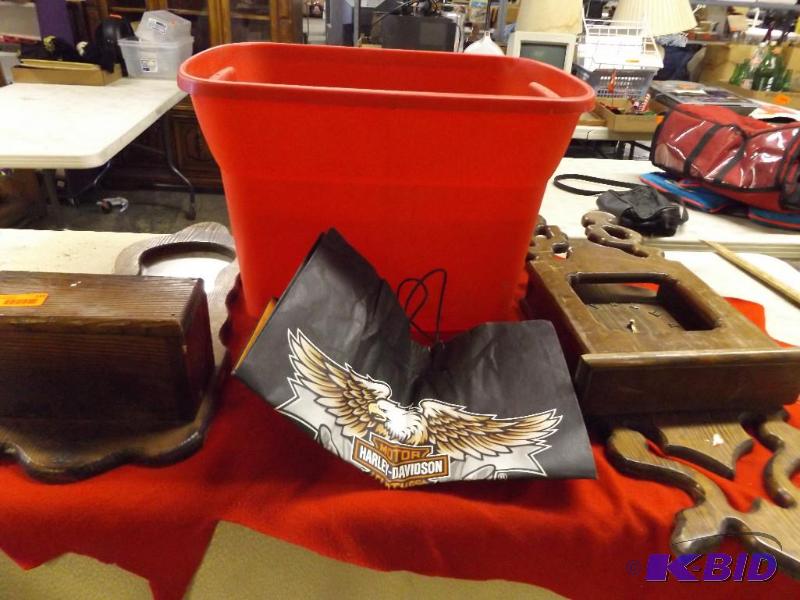 Tote and Clock and wall planter wmirror, bla...