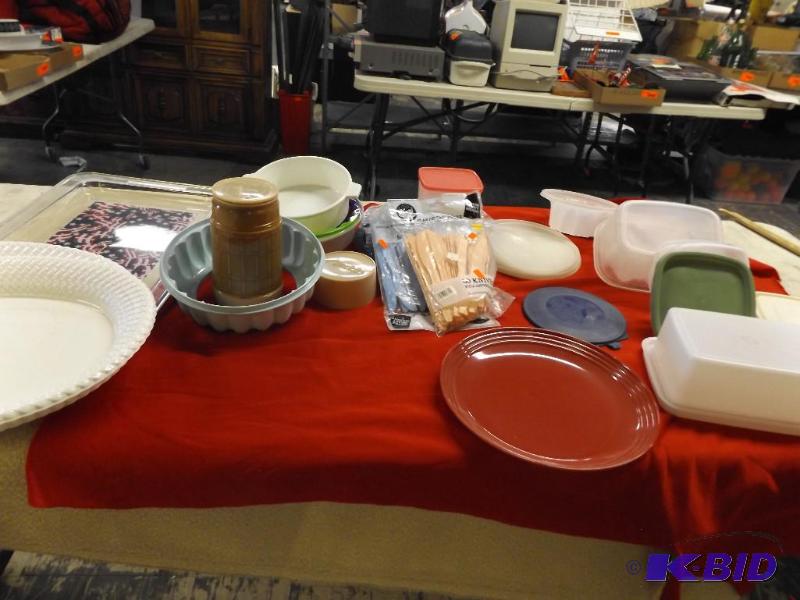 Tupperware Items, food storage container, pla...