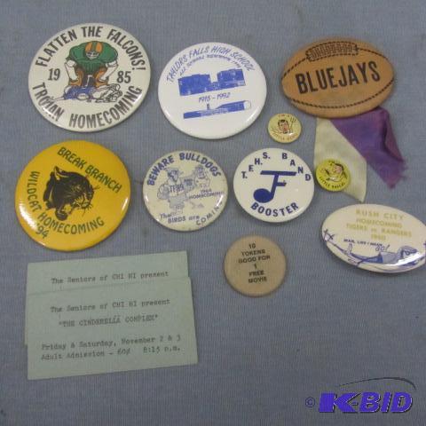lot 57 image: Homecoming Buttons