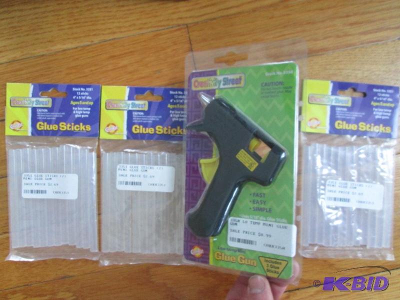 lot 110 image: Hot glue gun and 3 packs of sticks...