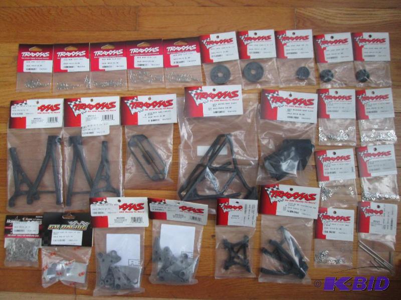 lot 113 image: Lot of assorted Traxxas radio control vehicle...