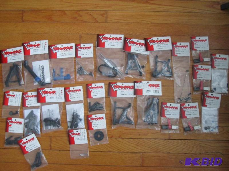 lot 114 image: Lot of assorted Traxxas radio control vehicle...