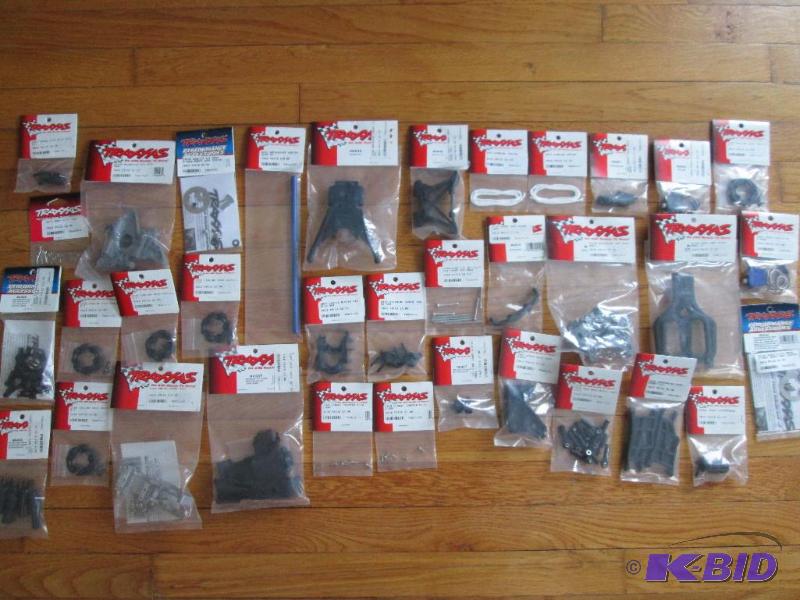 lot 115 image: Lot of assorted Traxxas radio control vehicle...