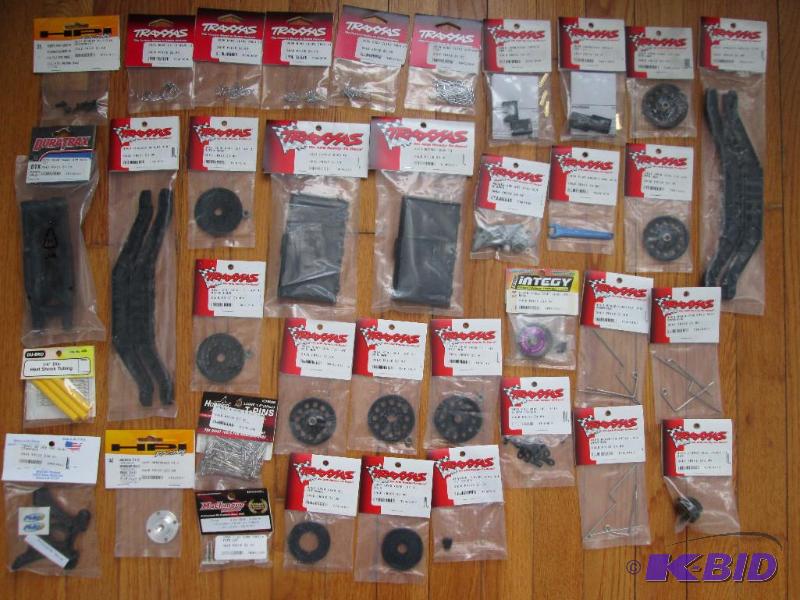 lot 120 image: Lot of assorted Traxxas radio control vehicle...