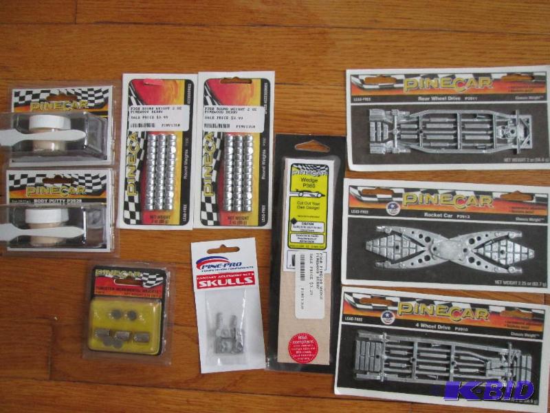 lot 32 image: Lot of assorted Pinecar Pinewood Derby weight...