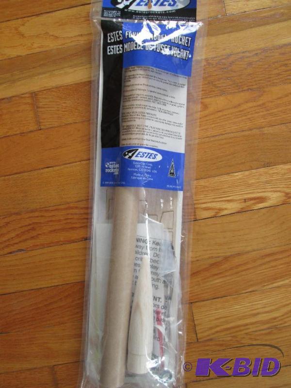 lot 64 image: Estes PhPhoton Probe model rocket kit...