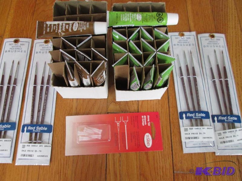 lot 90 image: Lot of wood and wood and metal modeling glue,...