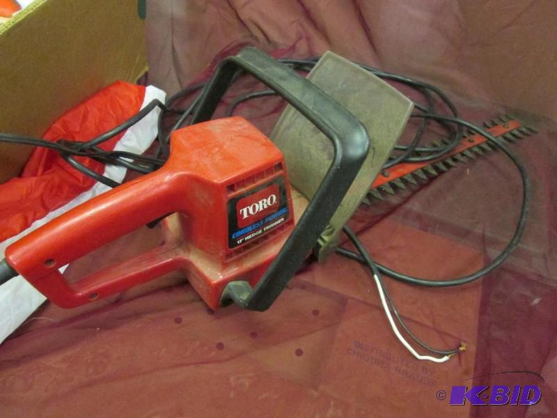 Toro 17 hedge trimmer, AC Power cord has no p...