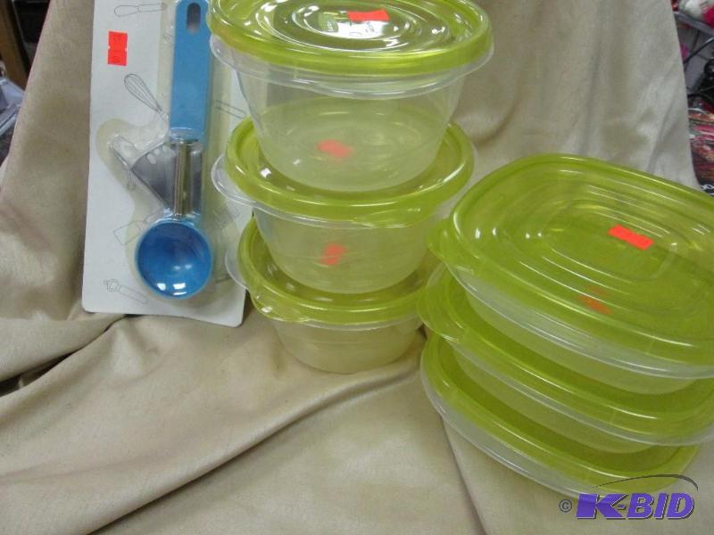 kitchen scoop, rubbermaid containers...