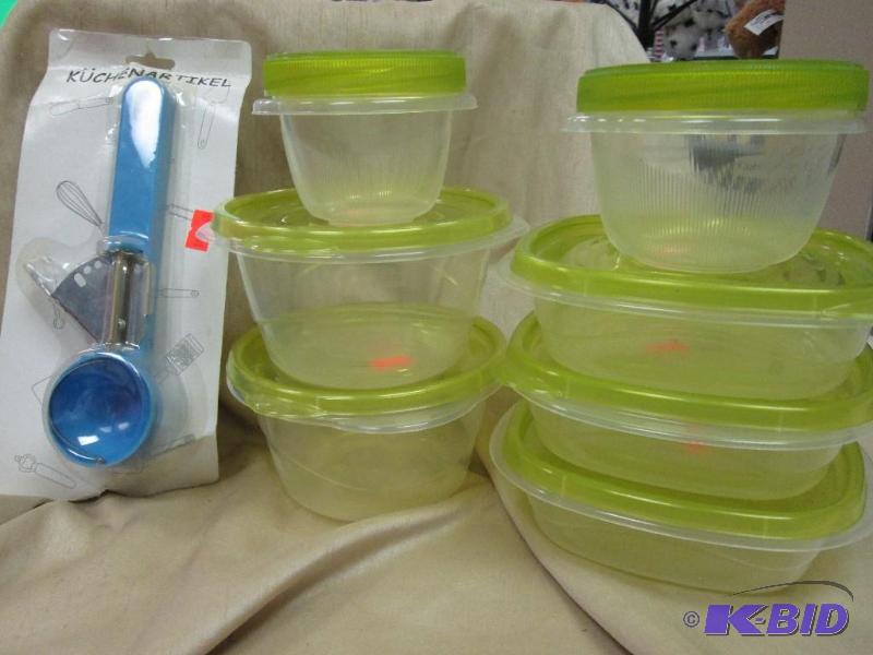 kitchen scoop, Rubbermaid containers...