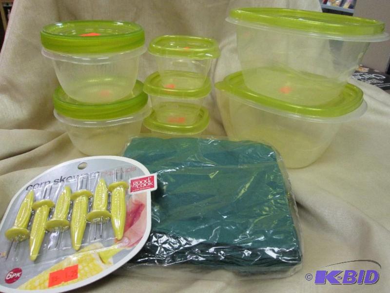 kitchen scoop, Rubbermaid containers...