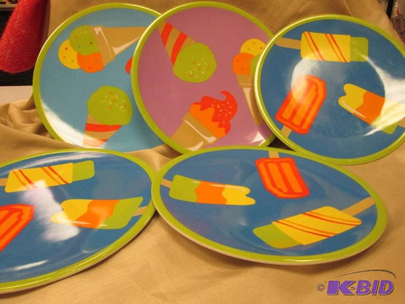 set of 5 plastic plates, various designs...