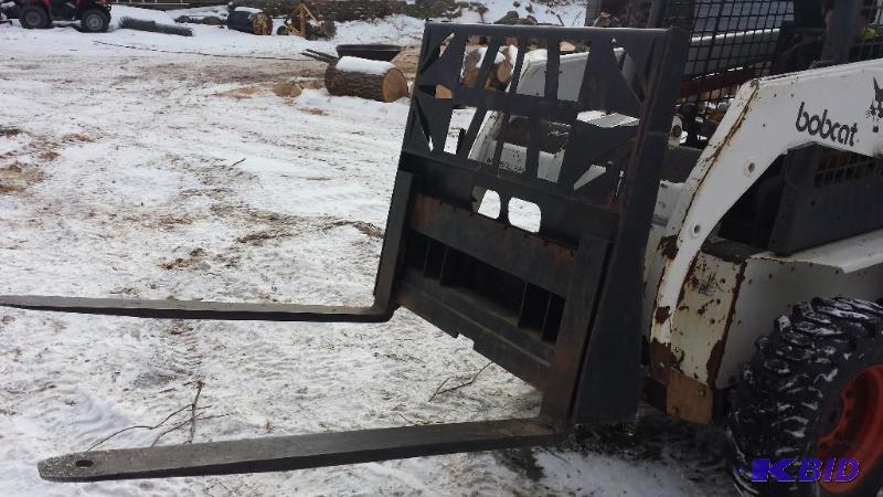 lot 10 image: Bobcat Forks, 48 inch, heavy duty...
