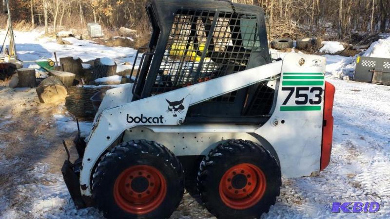 lot 12 image: 2000 753 Bobcat, Open Rods, Hand Controls, ti...