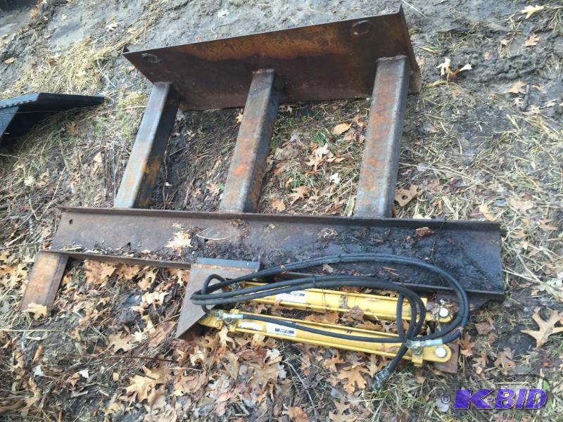 lot 14 image: Bobcat log splitter, vertical, Dual 3000 psi ...