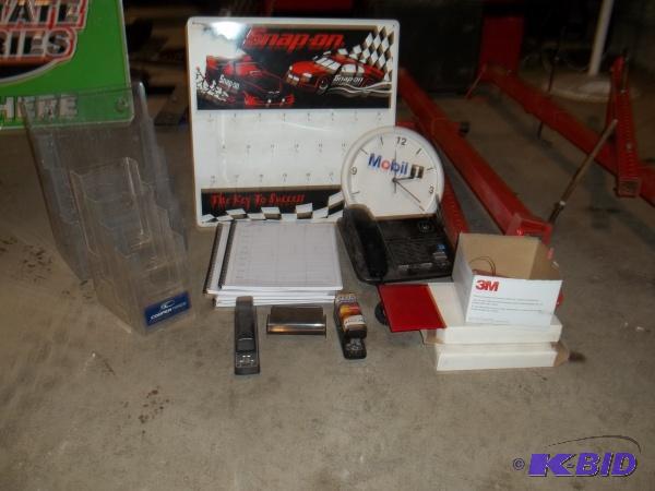 lot 26 image: Snap on key board, 2 brochure holders, 2 Line...