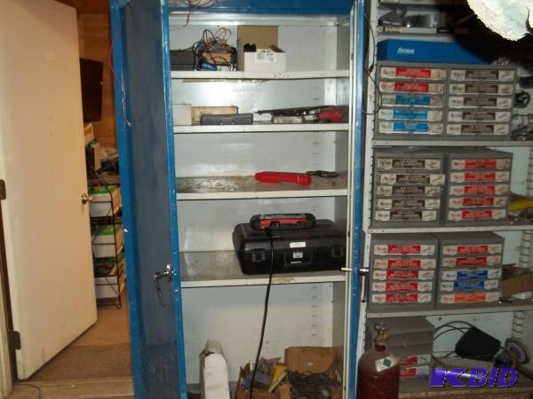lot 31 image: Cabinet 4 adjustable shelves, 72&quotH, 36&q...