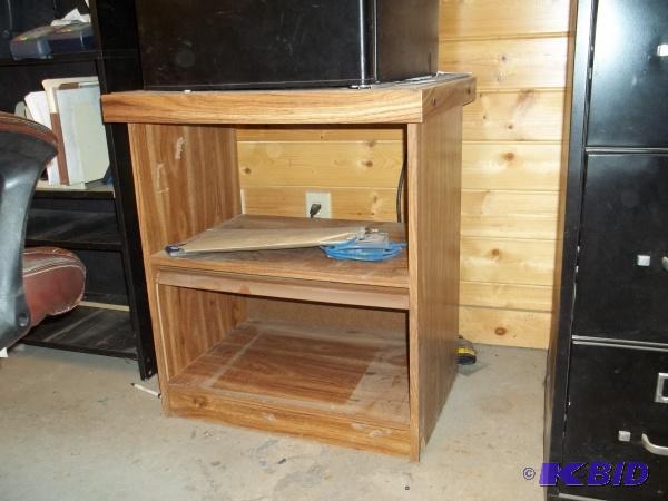 lot 35 image: Microwave cart 28&quotH, 24&quotW, 19"...