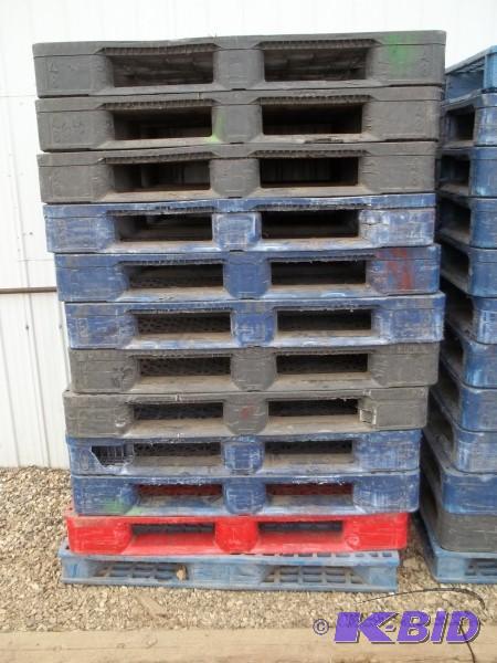 lot 41 image: Plastic pallets 12 total....