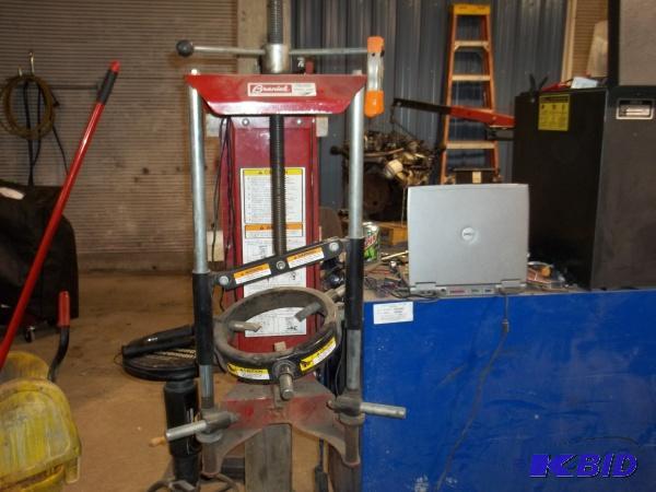 lot 7 image: Branick strut spring compressor model 7200...