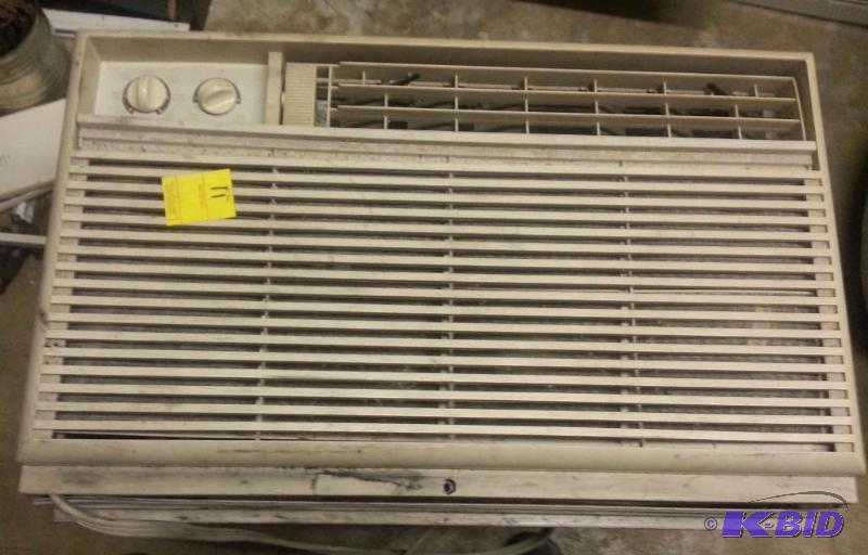 Frigidaire 12000 BTU air Conditioner...