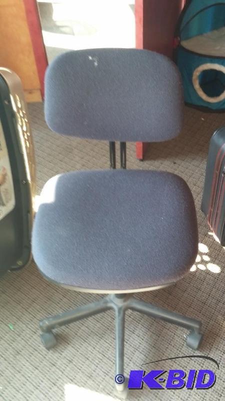lot 18 image: Office Chair,...