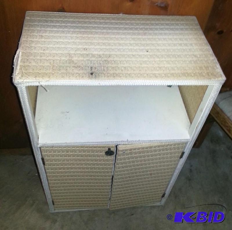 lot 19 image: Wicker End Table. No tears or rips...