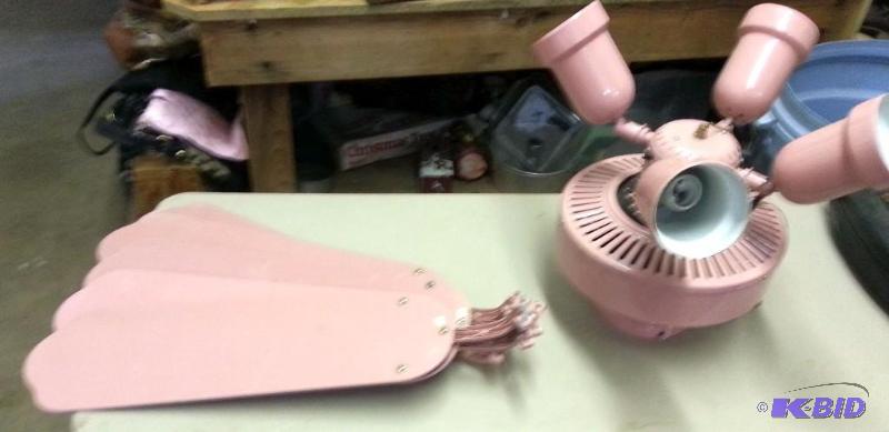 lot 21 image: Pink Ceiling fan with light fixture...