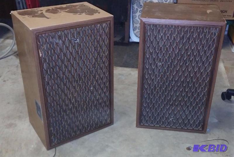 lot 28 image: Pair of Vintage Working Stereo Speakers...