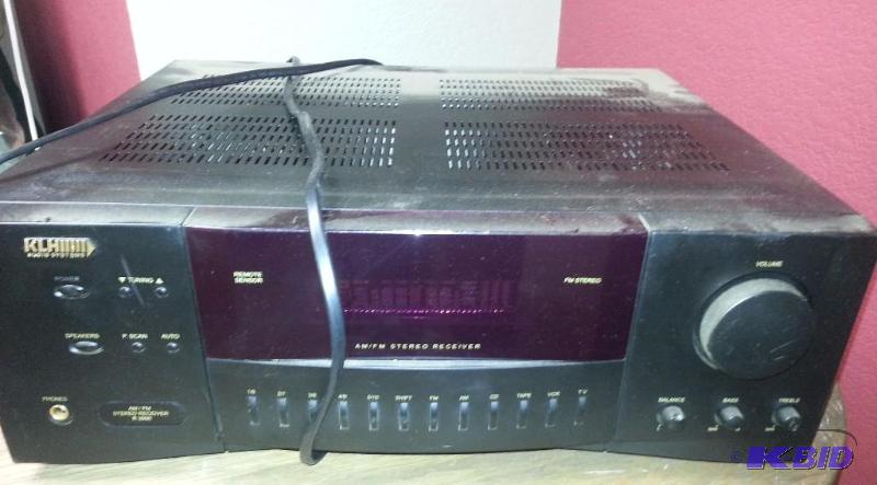 lot 30 image: KLH AMFM Audio System Stereo Receiver R3100....