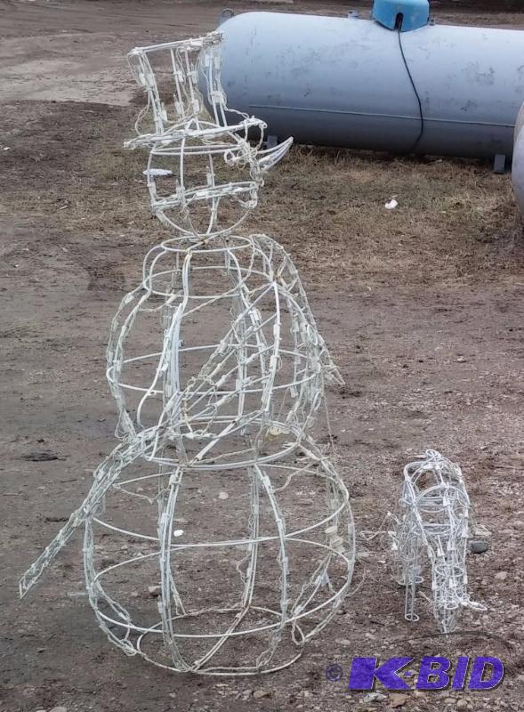 lot 13 image: Large Lawn lighted Snowman with smaller grazi...