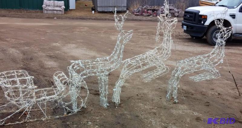 lot 14 image: Set of Large Lawn lighted Reindeers and sleig...