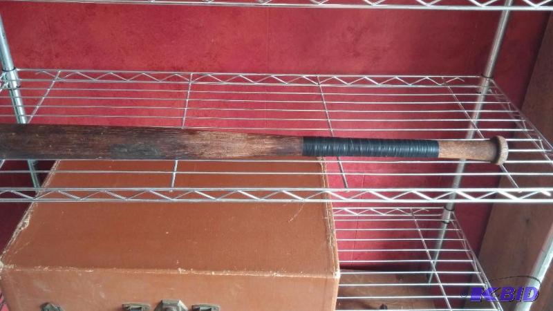 lot 23 image: Vintage Louisville Slugger...