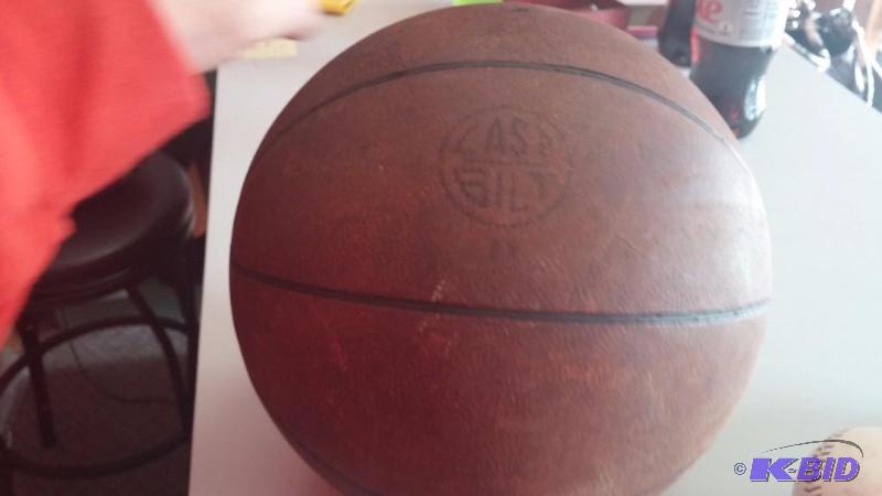 lot 26 image: Vintage Last Bilt basketball...