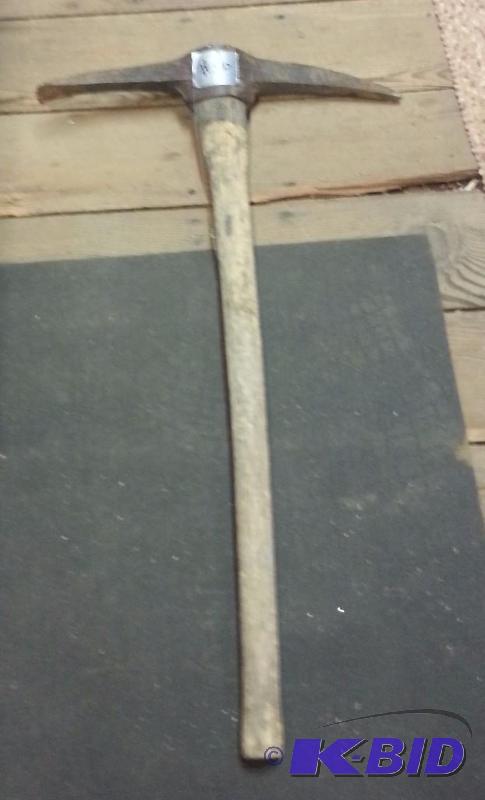 lot 35 image: Heavy Pick Ax...