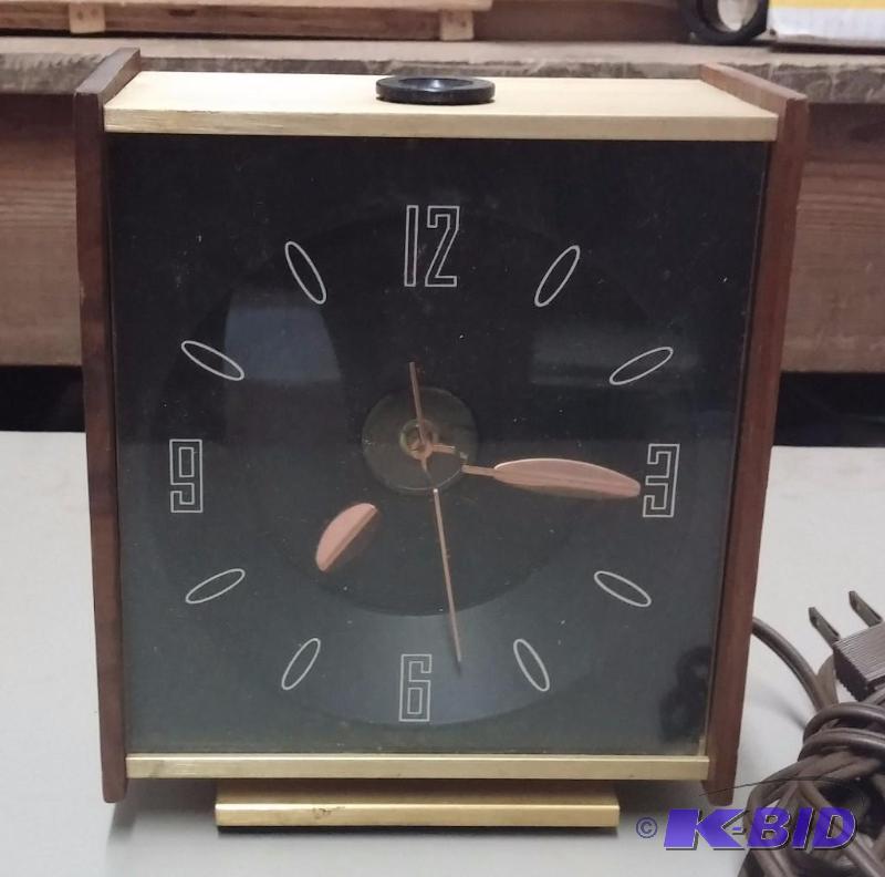 lot 18 image: Vintage 1960s High Time Ceiling Clock with A...