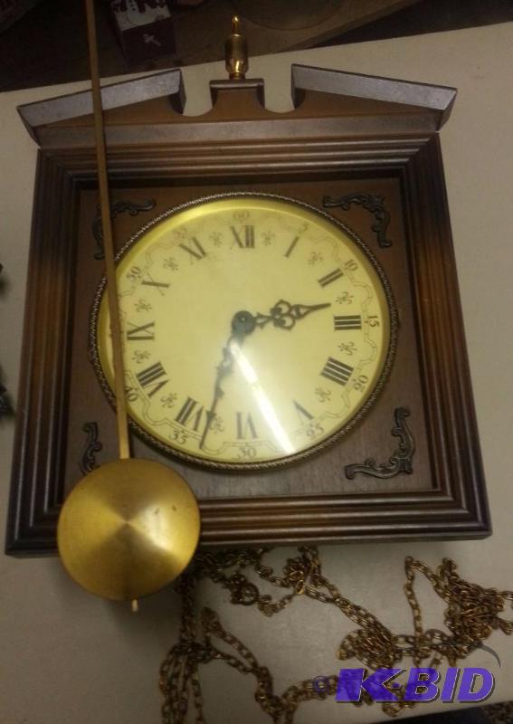 lot 19 image: Vintage Schmeckenbecher German Made Clock 12 ...